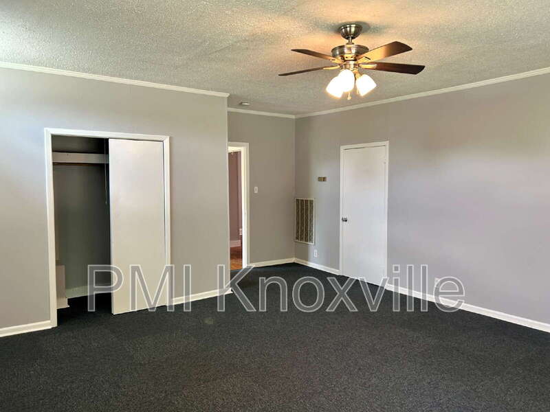 3089 Washington Pike – photo 5