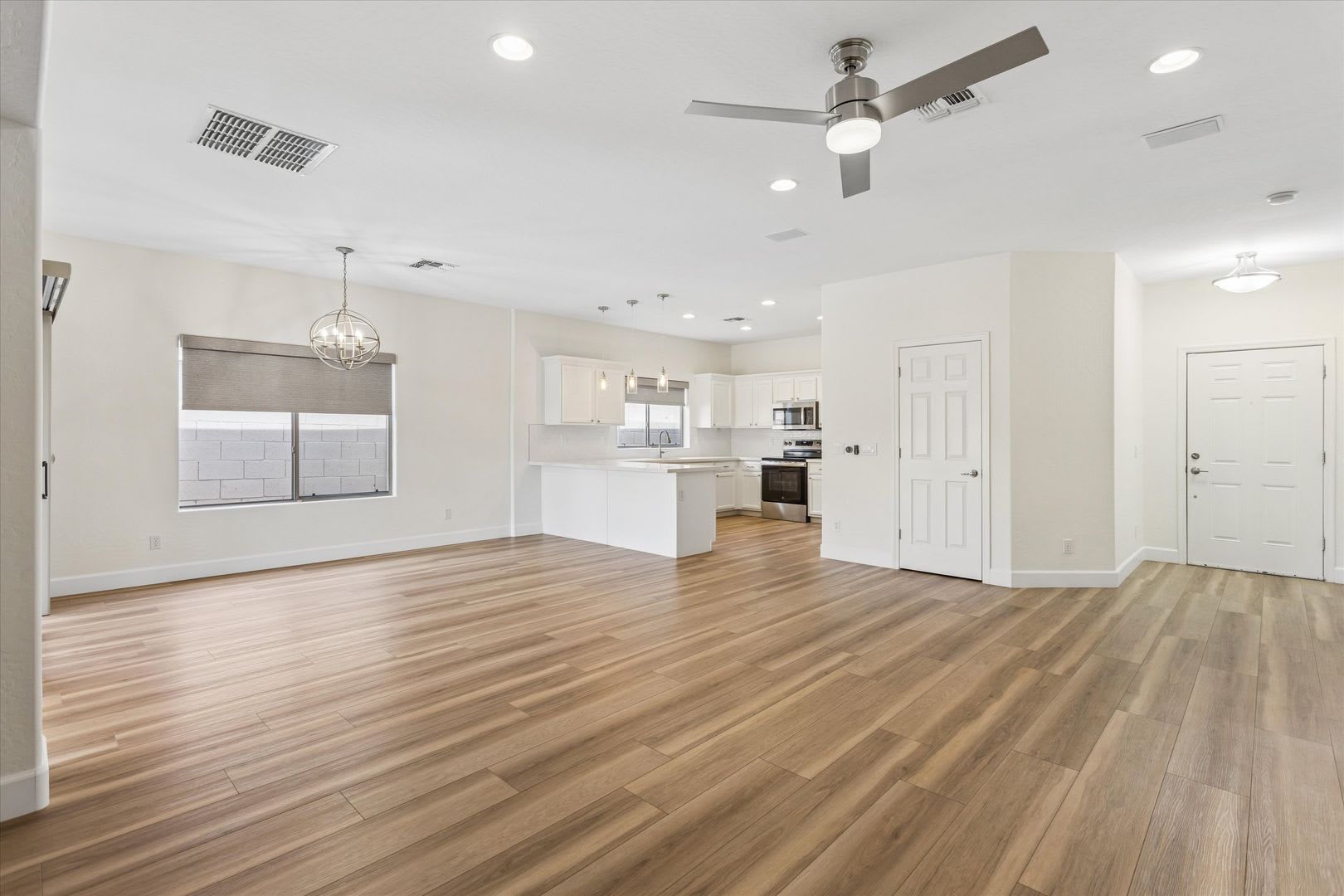 3 Bedroom 2 Bathroom Upgraded Beauty Located In Anthem West 1 Story Pool All Appliances Available Now – photo 5