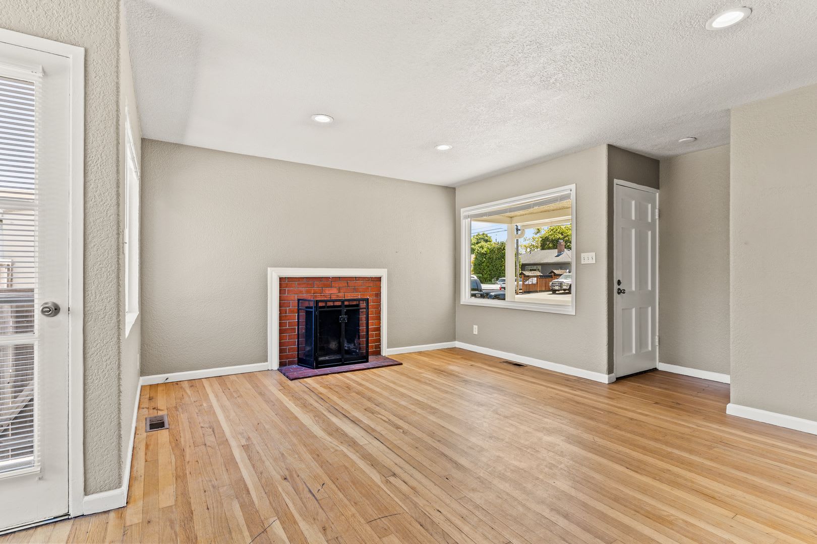 San Lorenzo Home W Hardwood Central Heating Modern Updates – photo 4