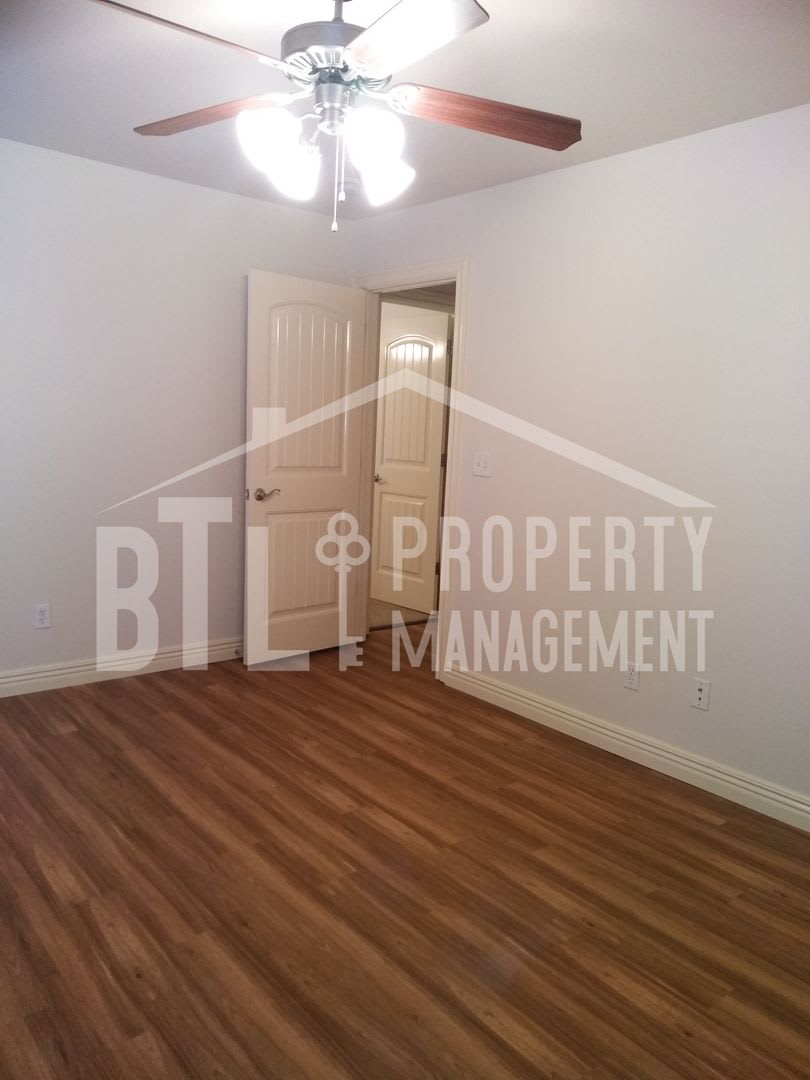 3Br Duplex With 2 Car Garage In Forsyth – photo 5
