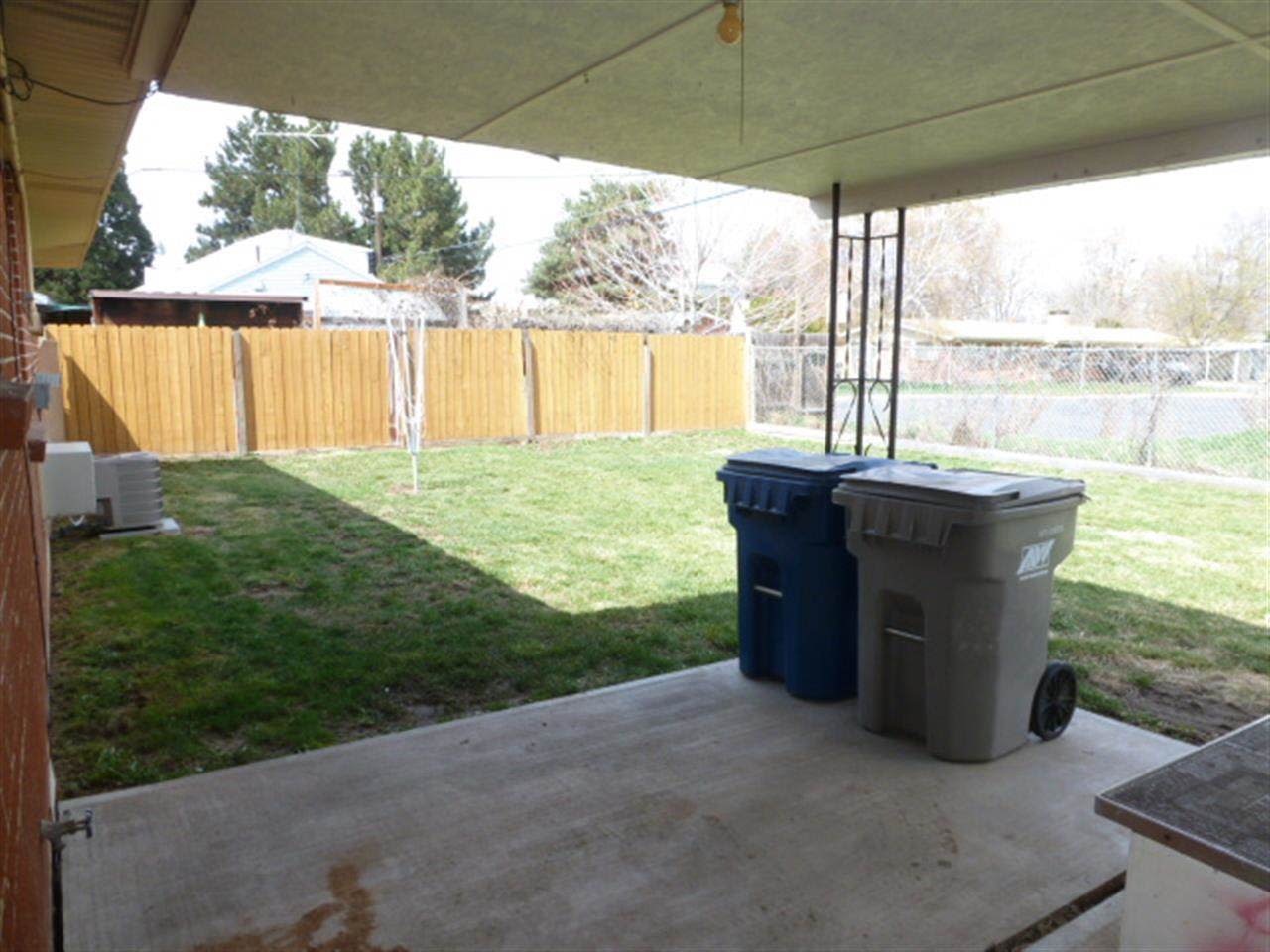 Beautifully Renovated 3 Bedroom, 1 1/2 Bathroom Detached Duplex on the Boise Bench! Newer Carpet and Paint. – photo 2