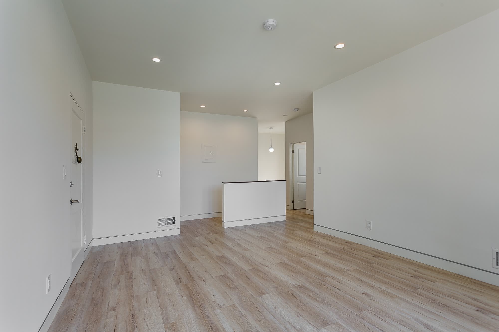 7223 Willoughby Ave – photo 4