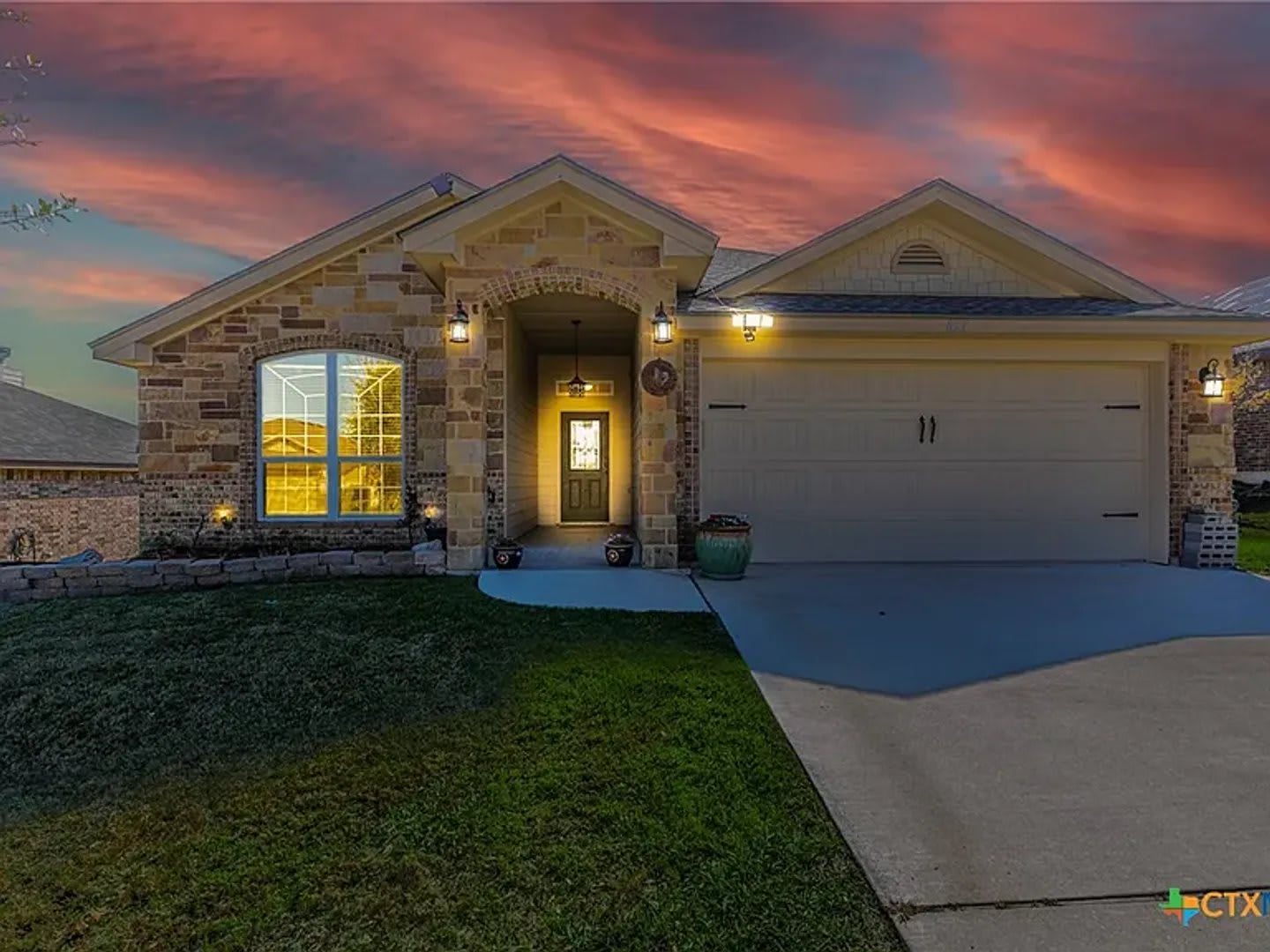 821 KENDRA DR – photo 2