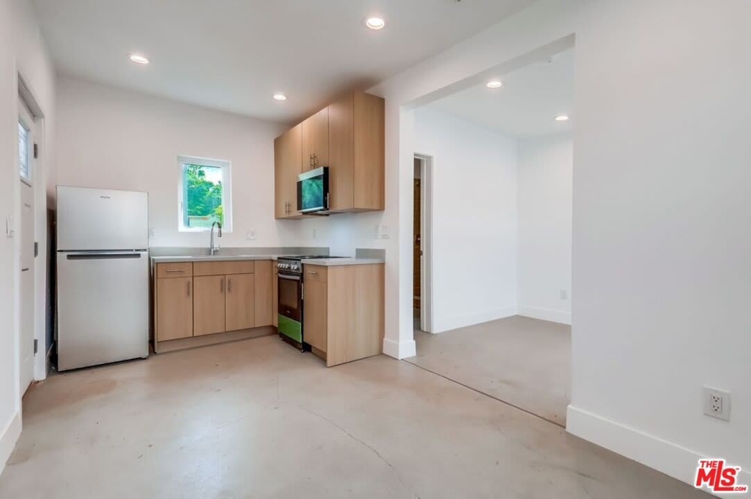 1151 S Highland Ave – photo 2