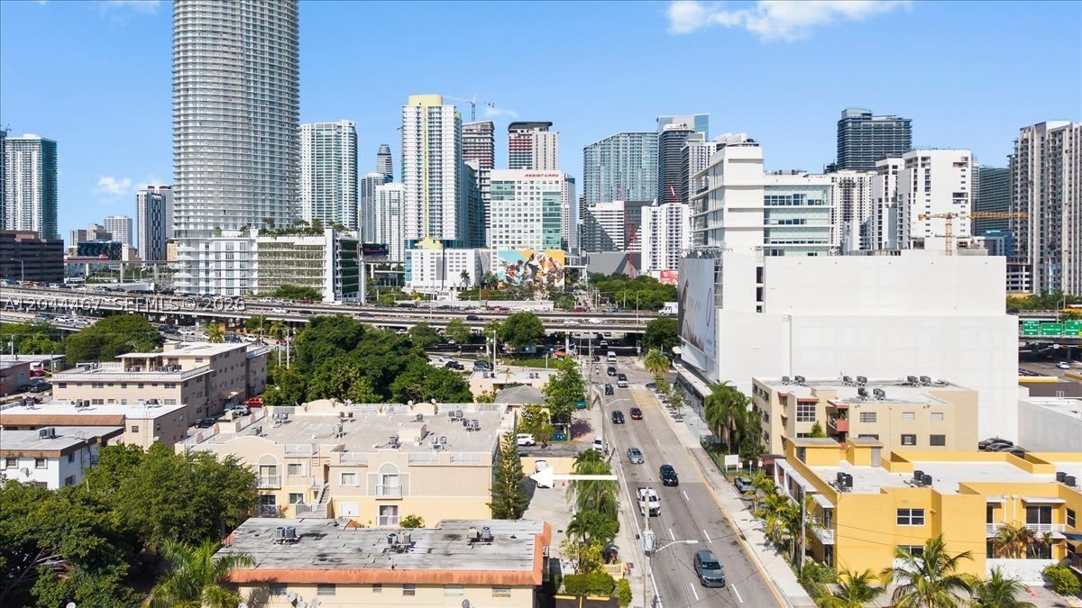 437 SW 7th St – photo 1
