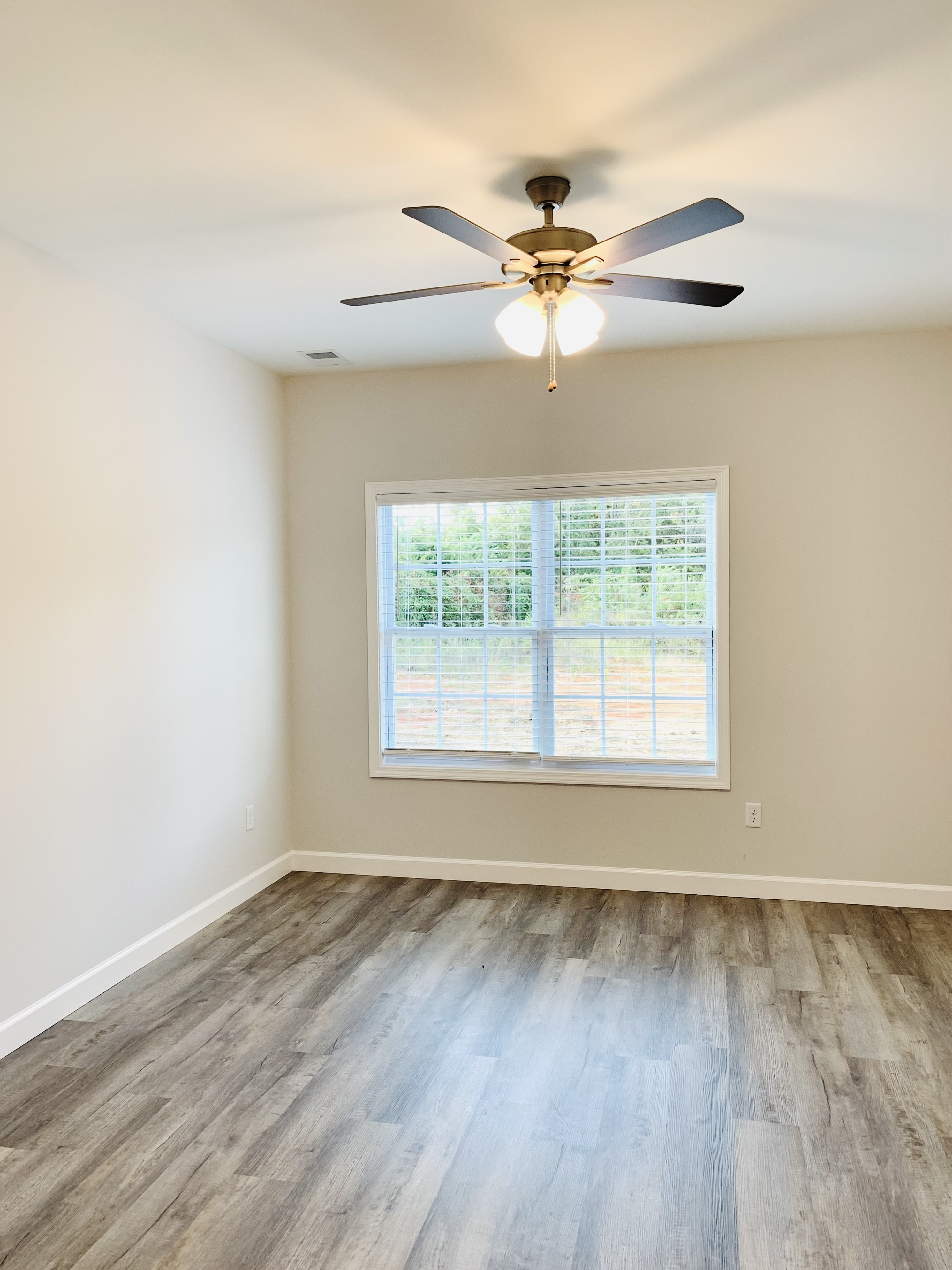 392 Hillview Mills Blvd – photo 5