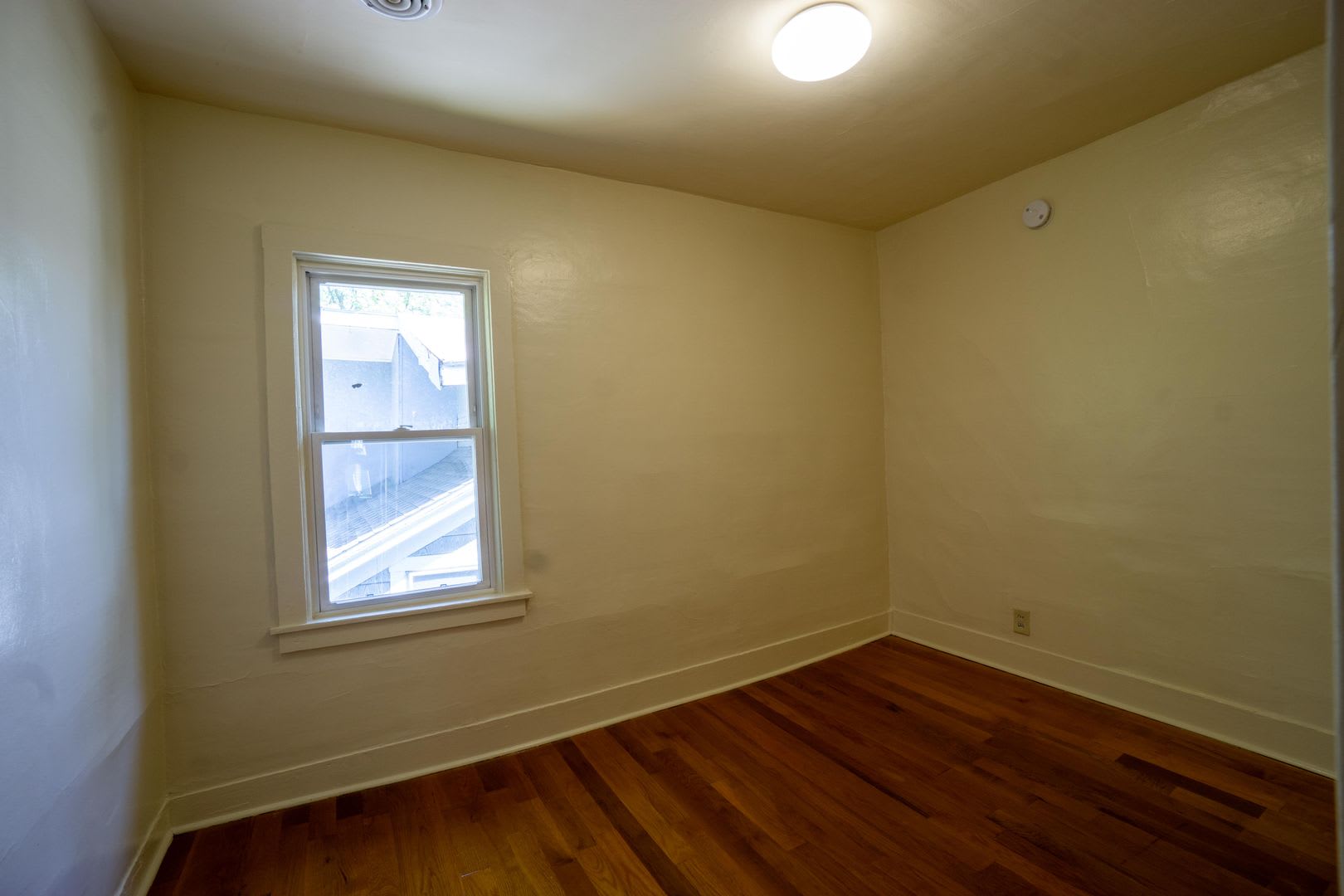 556 Columbus Ave- Second Floor 3 Bedroom Flat Available June 1, 2027 – photo 4