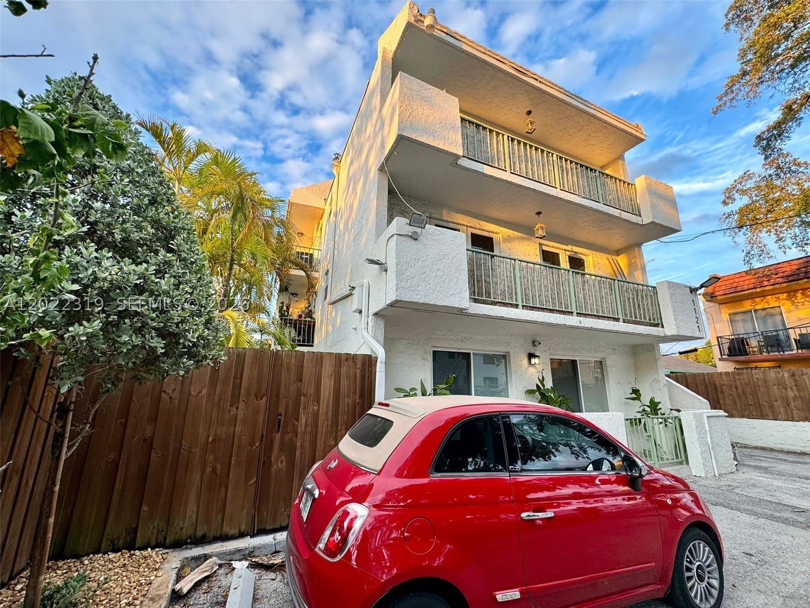 1121 SW 7th St – photo 1