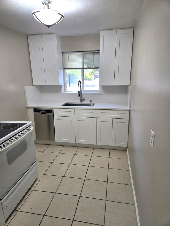 1 Herbert Avenue South – photo 2