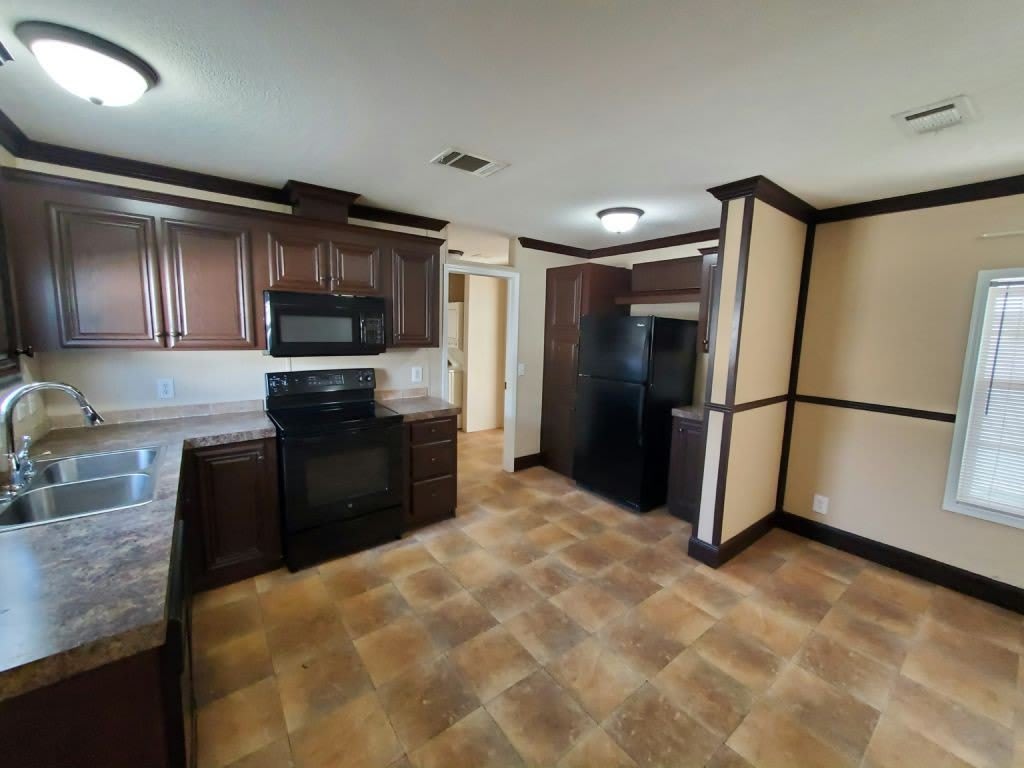 6423 NW 28th St – photo 5