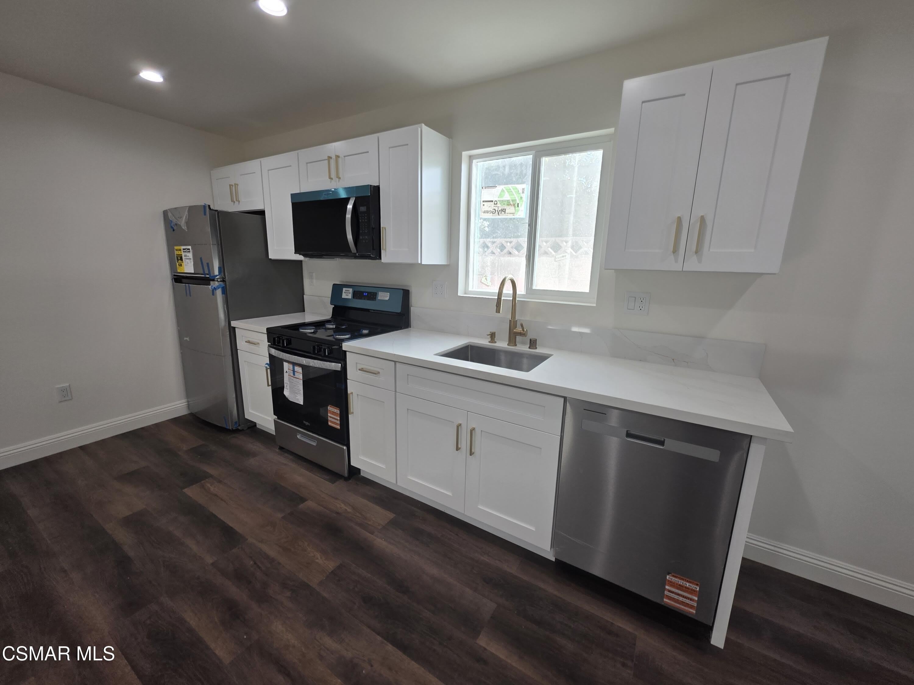 22158 Eccles Street – photo 3