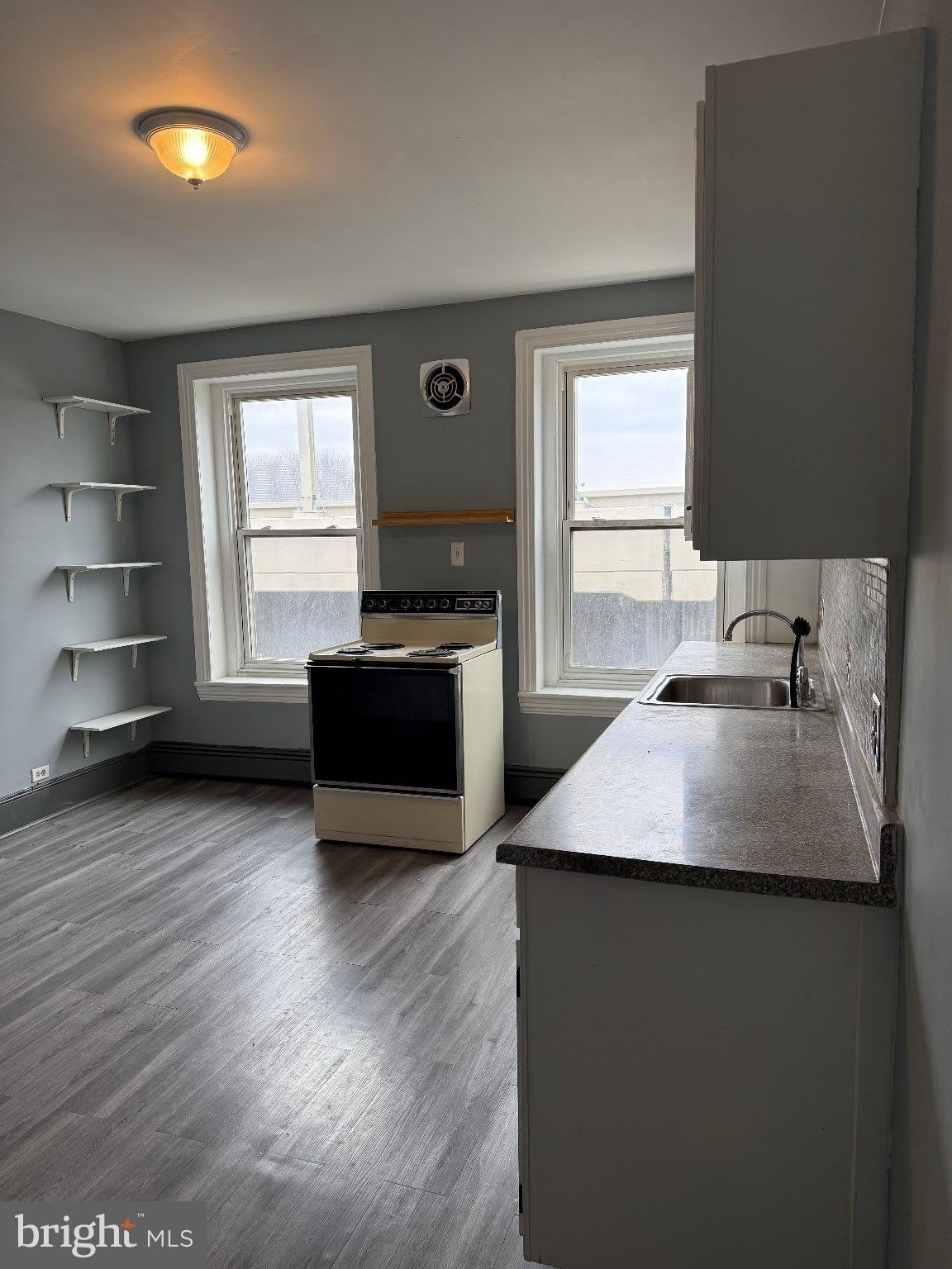 2731 E CUMBERLAND Street – photo 2