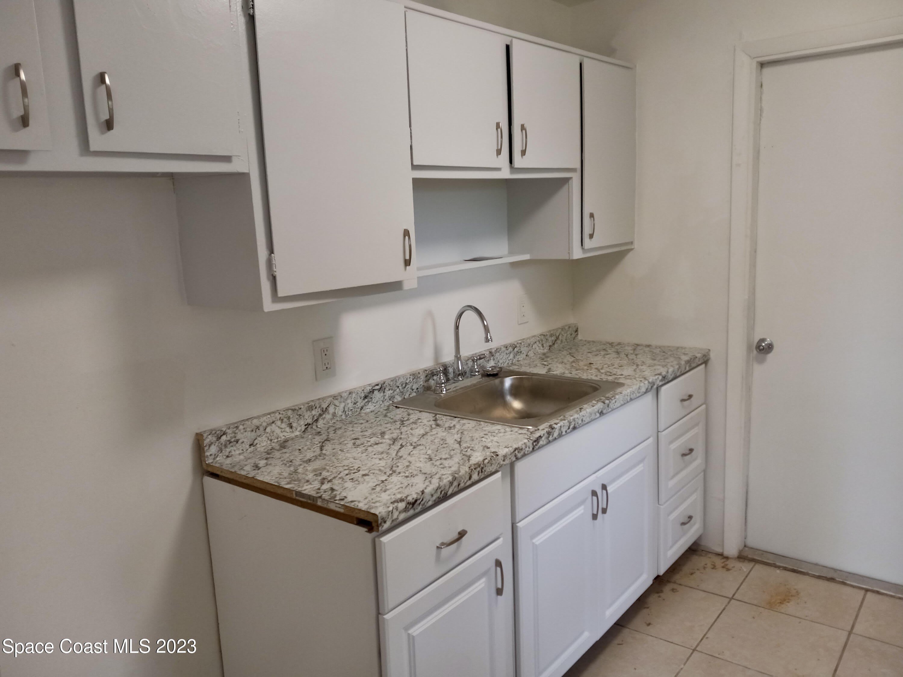 354 Hibiscus Avenue – photo 4