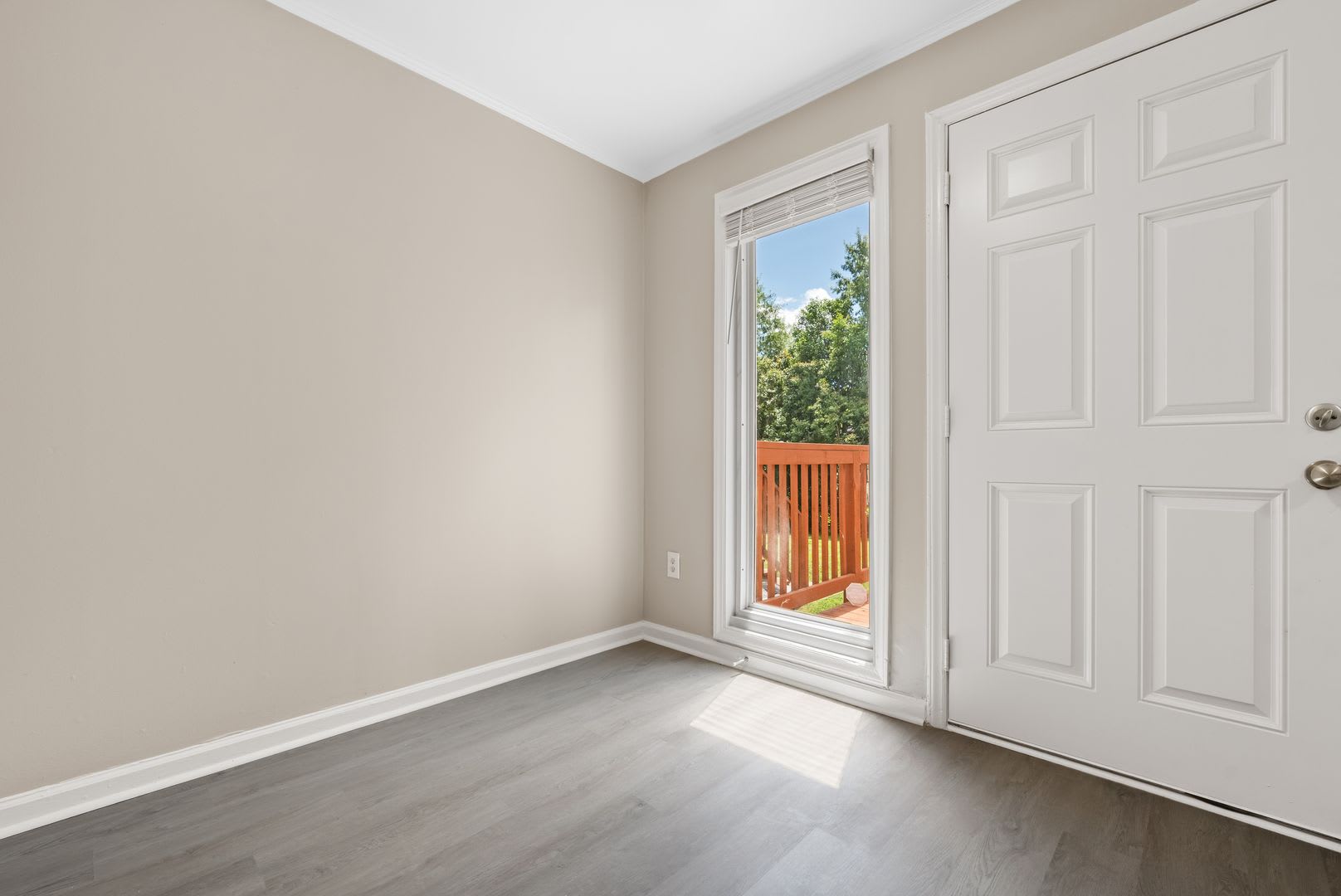 Discover this freshly renovated end-unit townhome in Durham, NC featuring 2 bedrooms and 1.5 baths. – photo 4