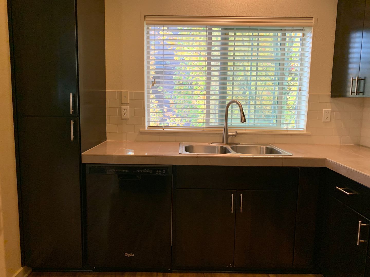 Beautiful 3 bedroom 2 bathroom Townhome! – photo 4