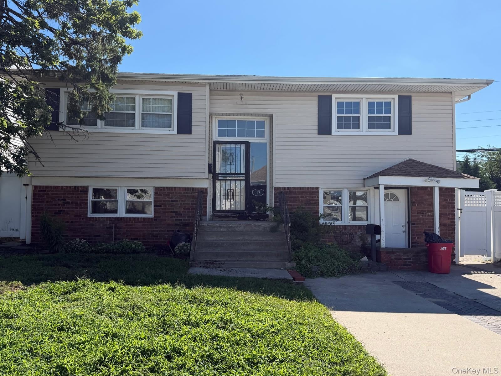 17 Marina Road – photo 1