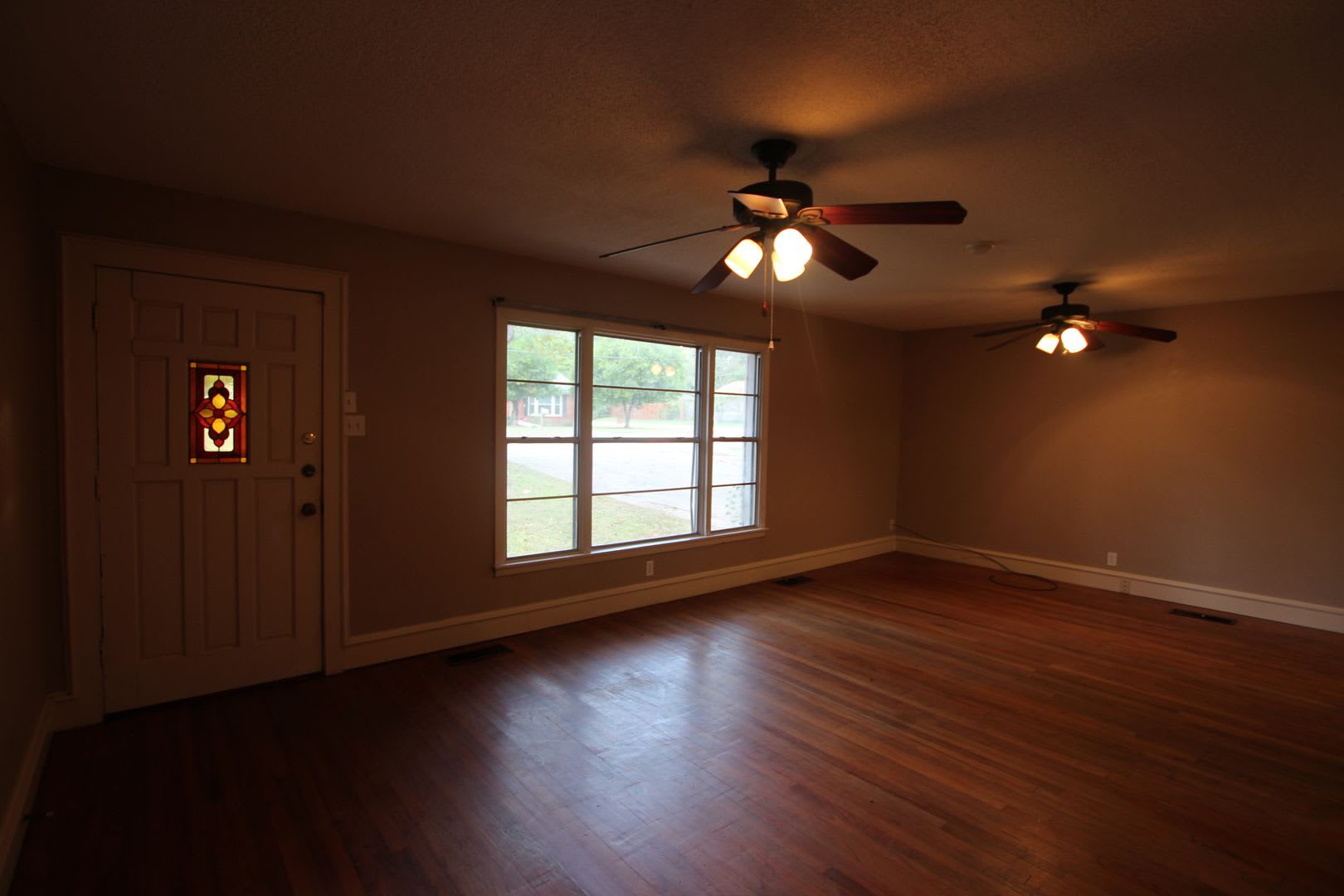 Charming 3 Bedroom 2 Bath Near TJC! – photo 4