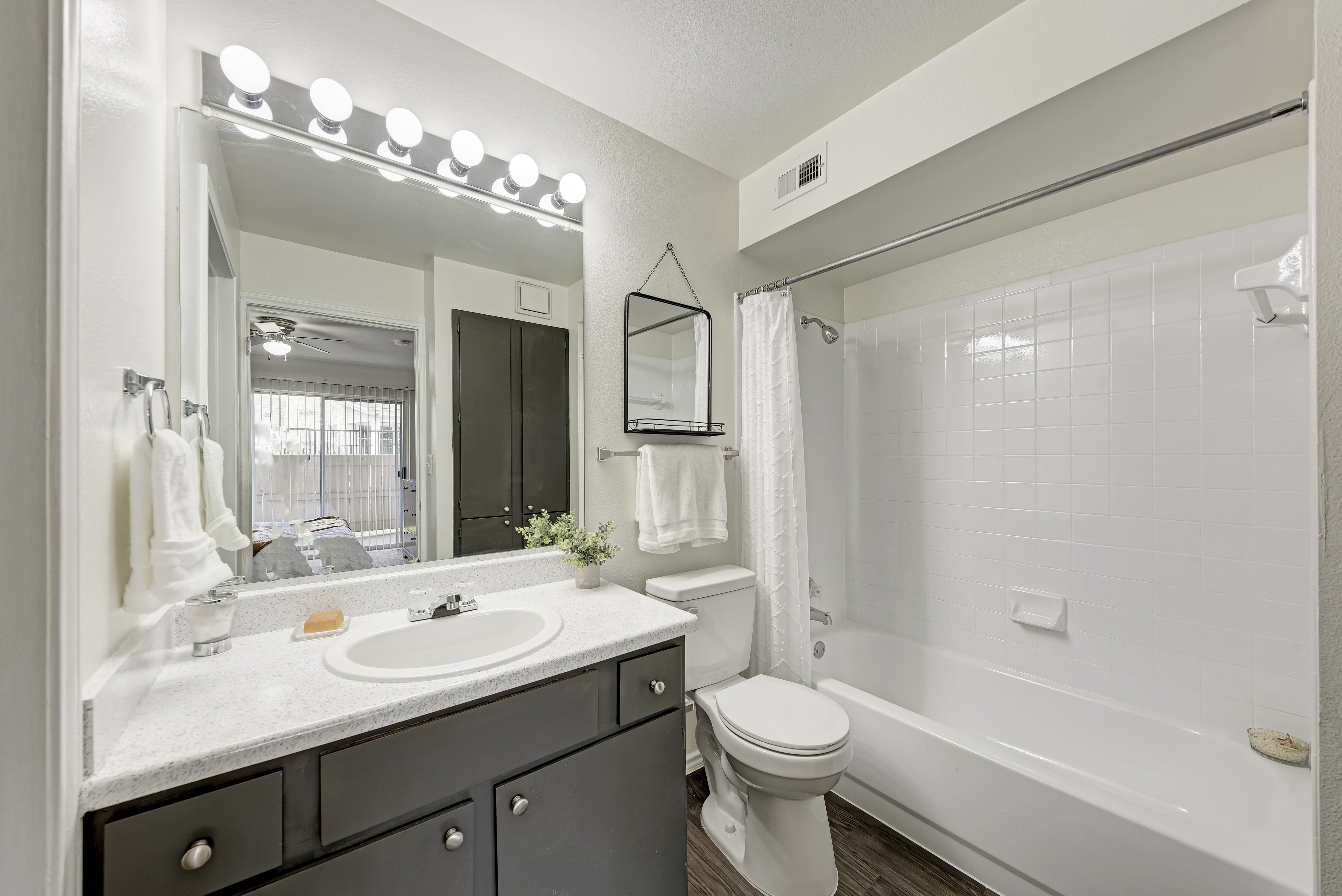 Arrowhead Park Apartments – photo 3