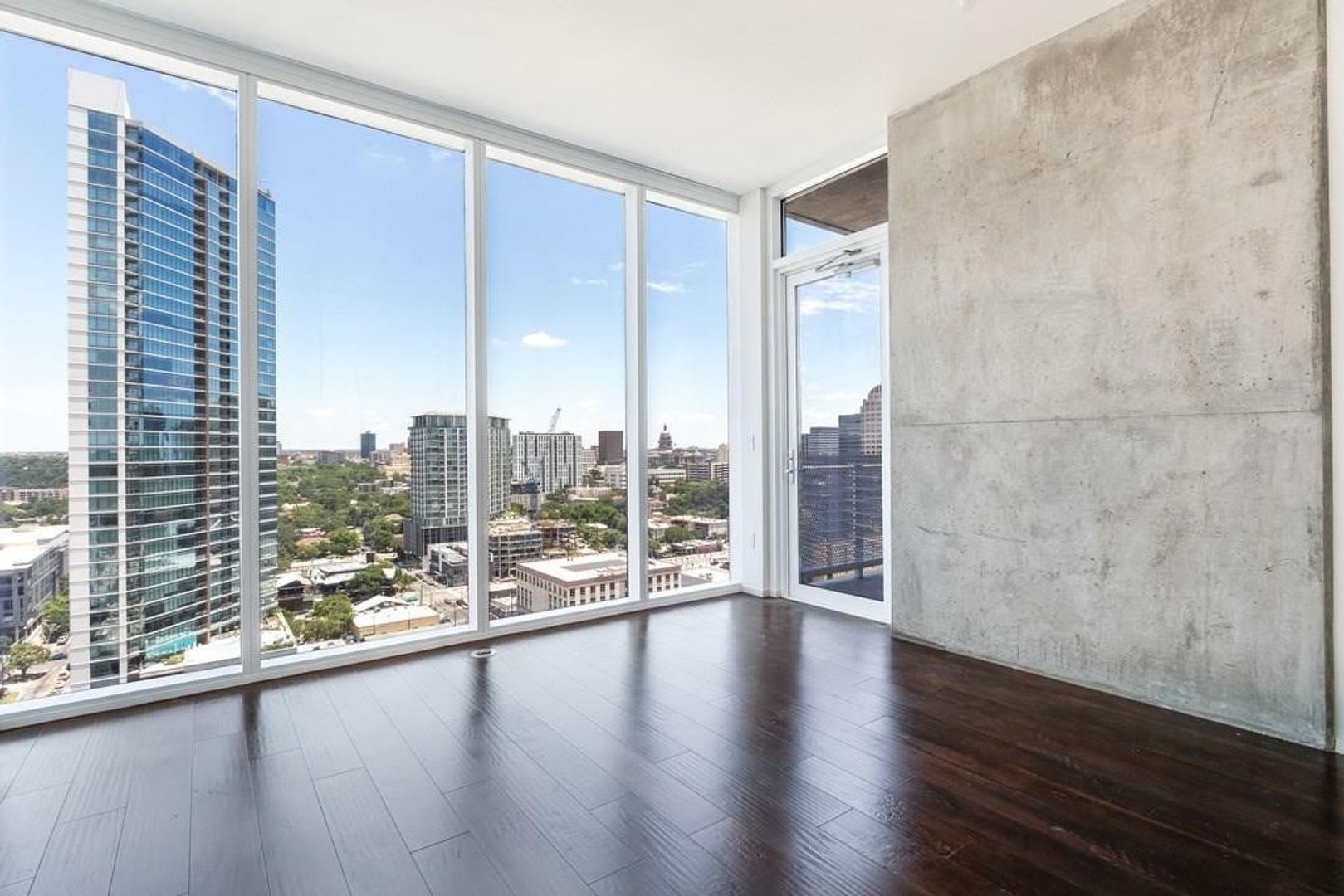 Luxurious Downtown 1x1 – photo 1