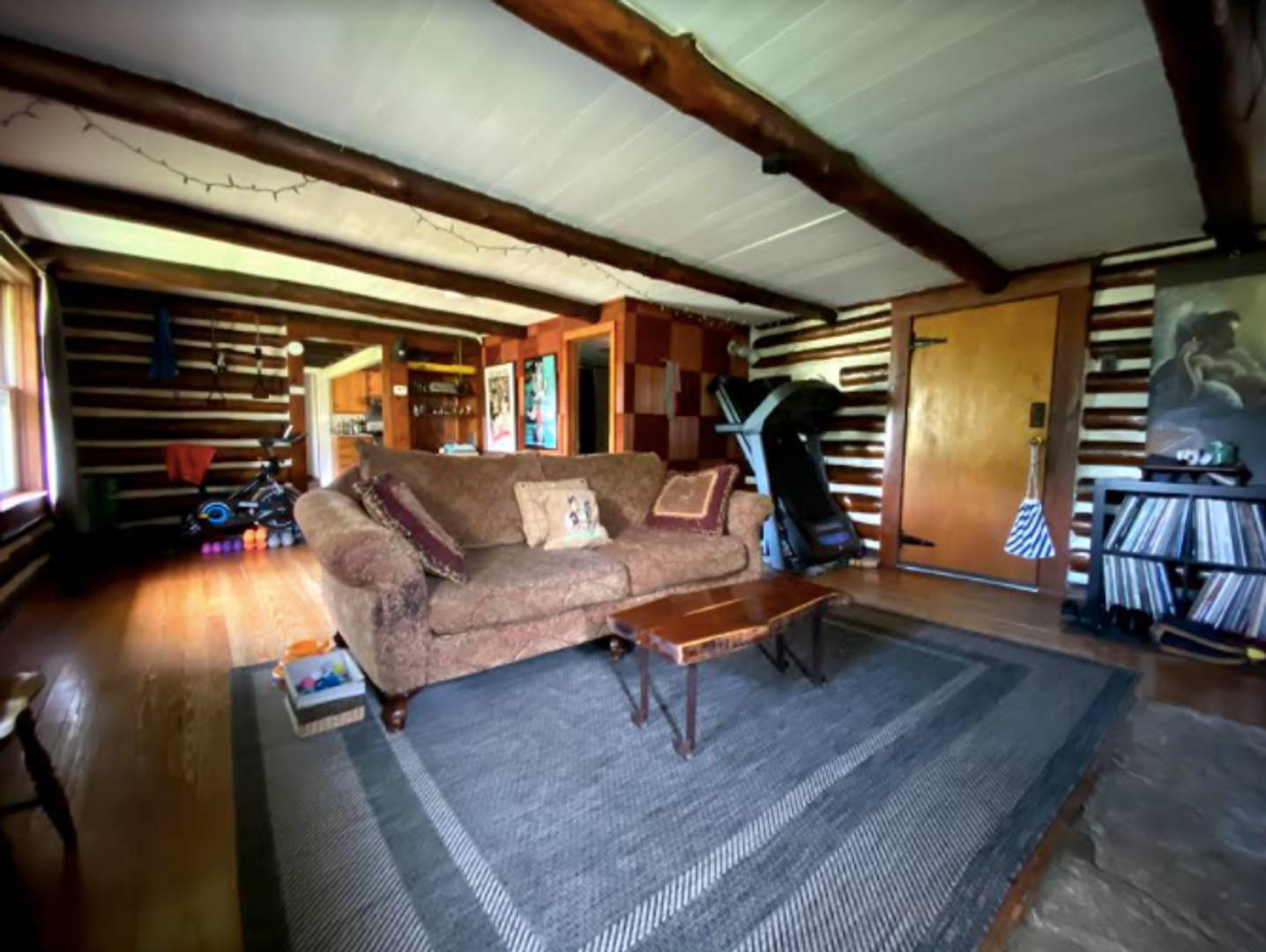 "The CABIN," 3 bed, 1 bath home with huge yard! – photo 3