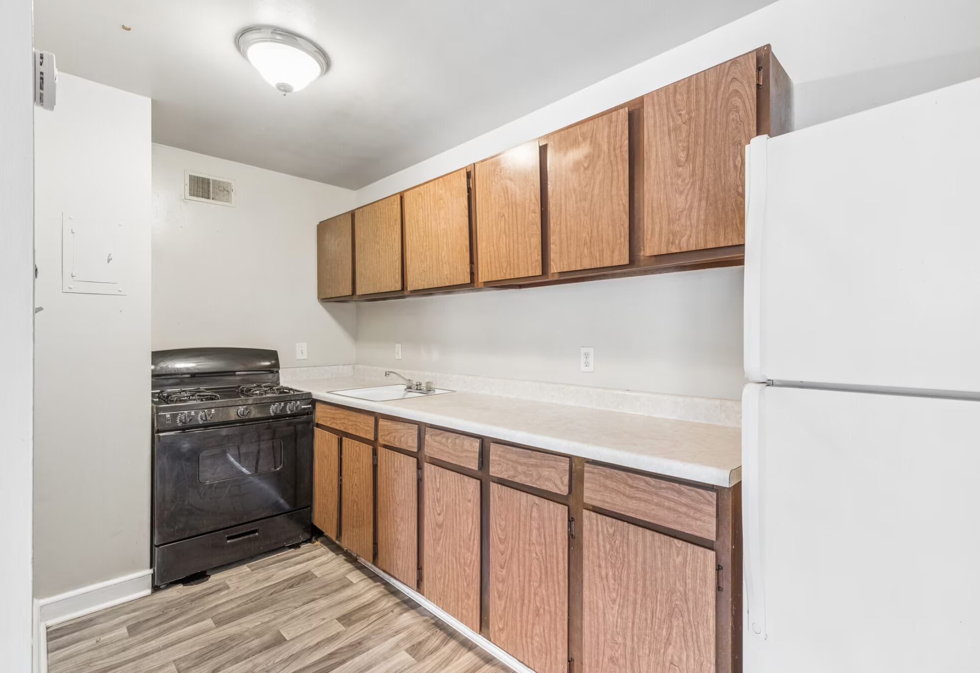 Newly Built 3 Bedroom Townhome With Roof Top Deck – photo 4