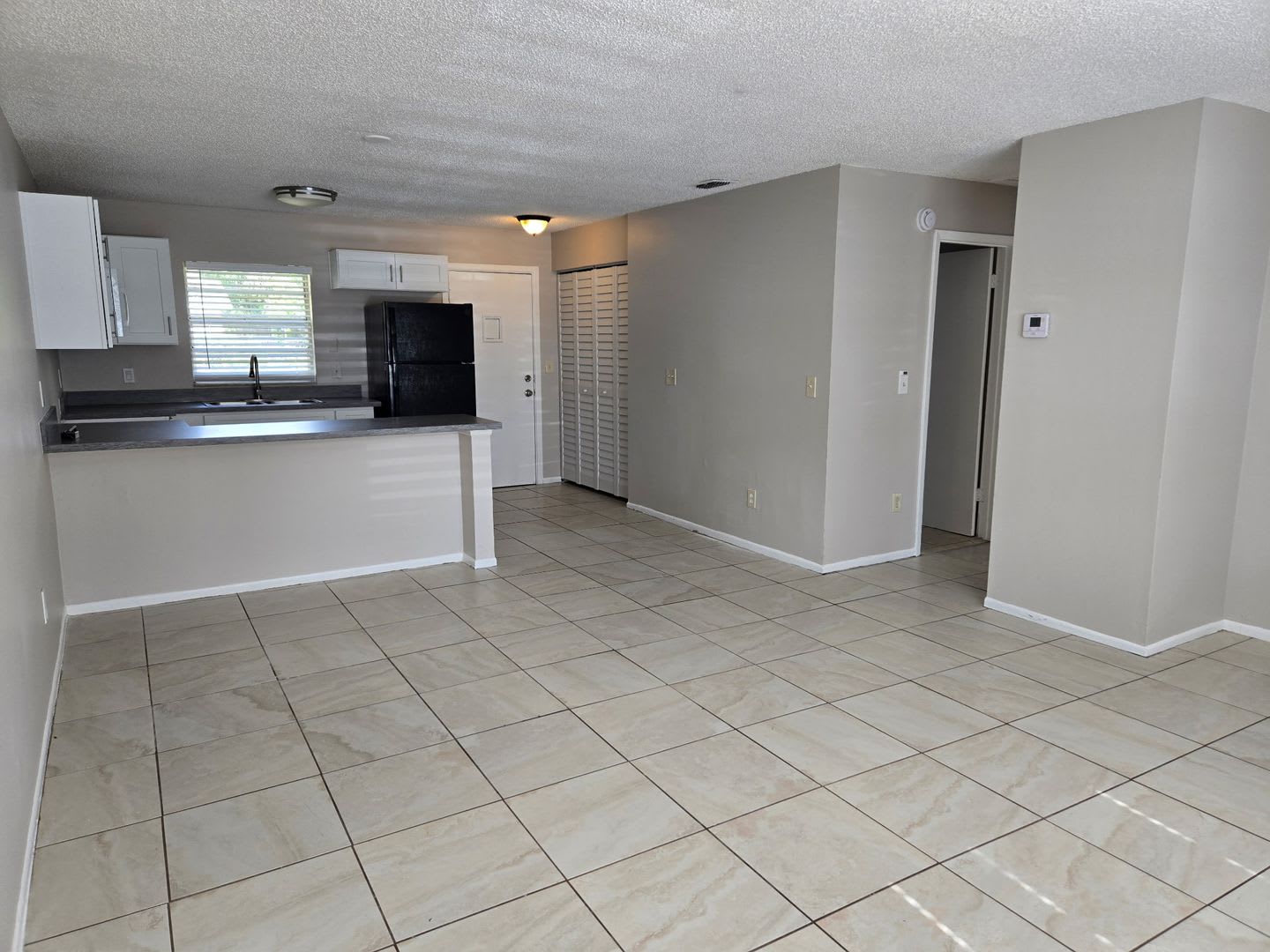 Cozy 2 bedroom/1 bath Duplex – photo 4