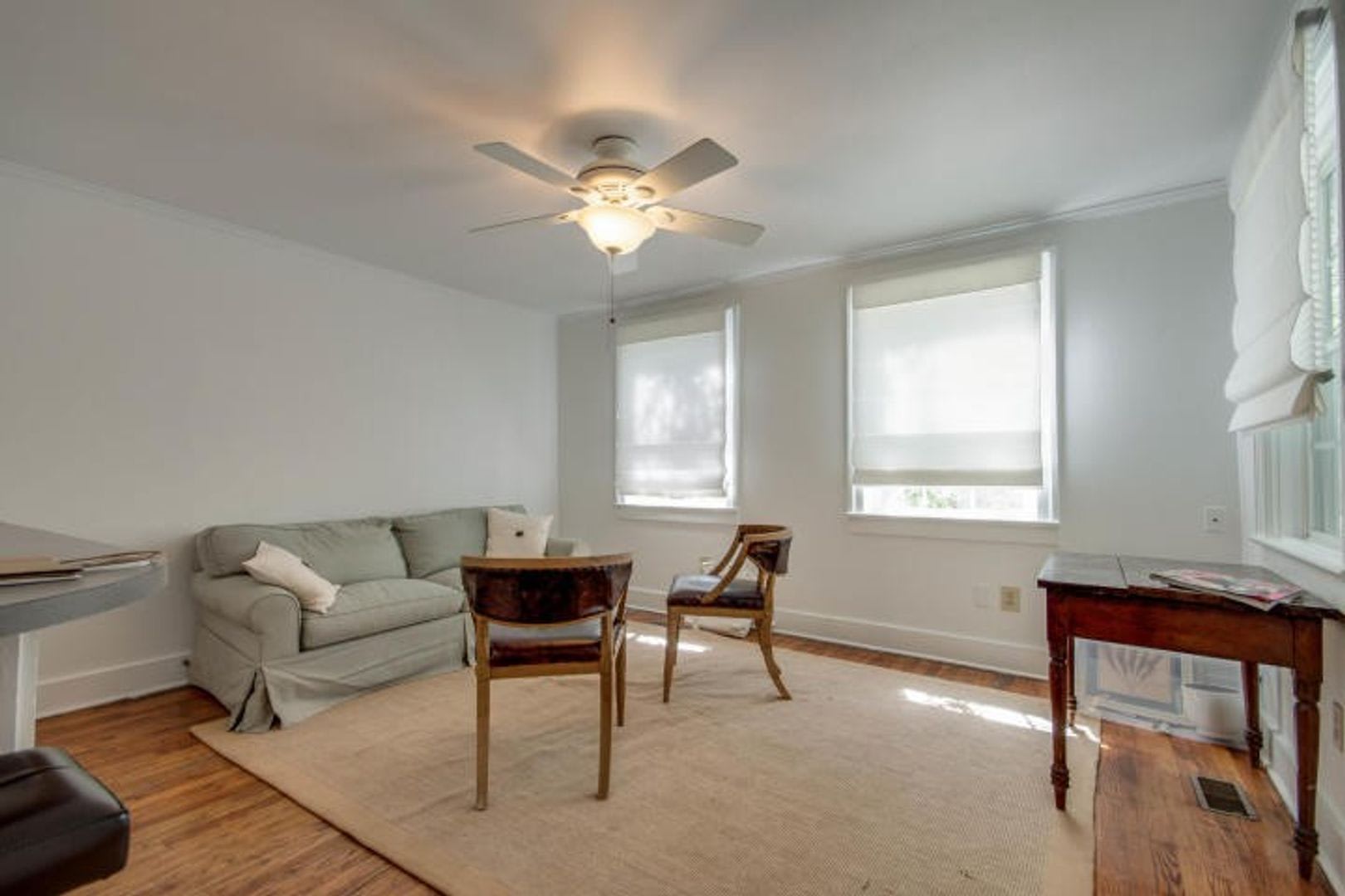 Beautiful 2 BR/1 BA Furnished Apartment Available in Downtown Charleston! – photo 4
