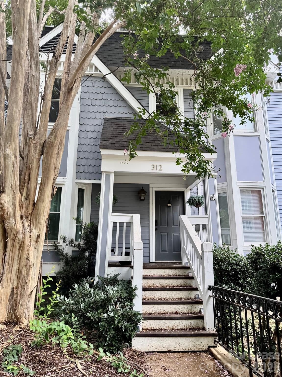 312 W 10th Street – photo 2