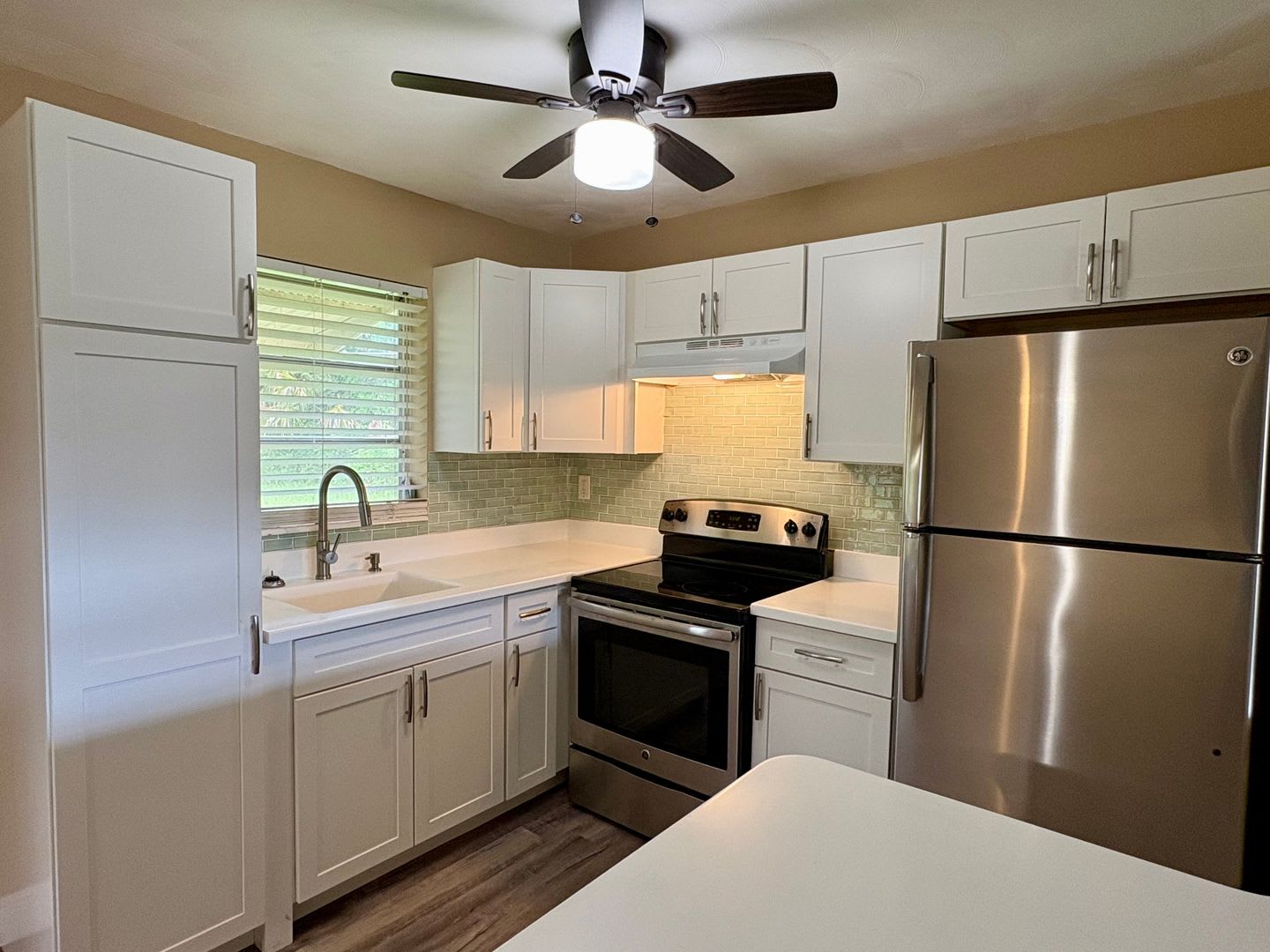 2 1 1 In Stuart Beautiful Kitchen Fenced Yard – photo 2