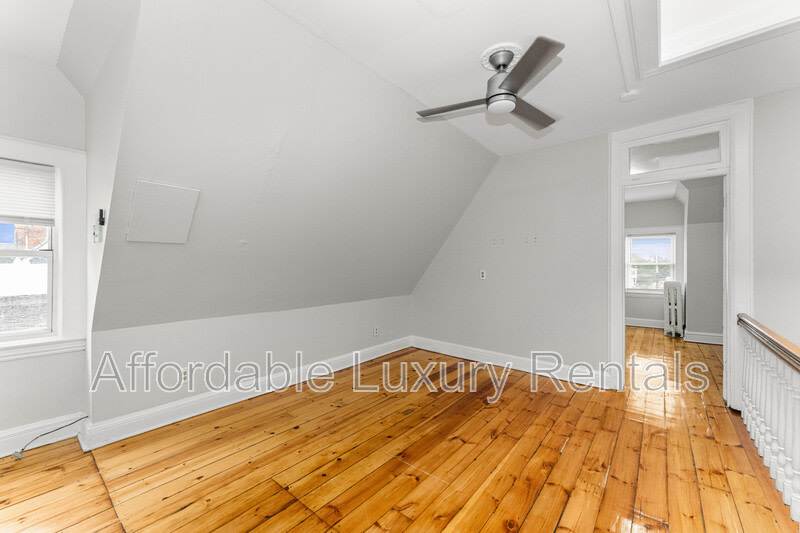 102 S Lake Ave – photo 4