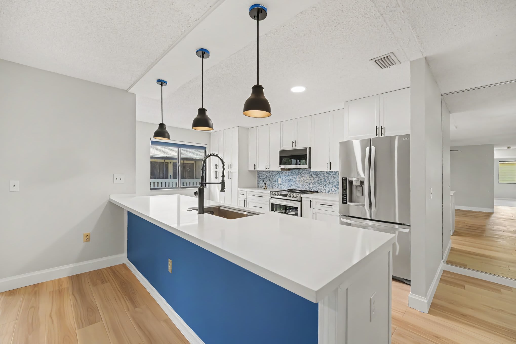 9000 York Lane – photo 4