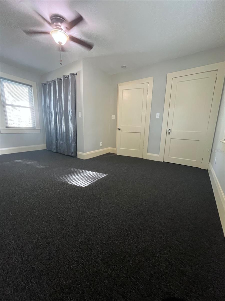 402 West Paris Street – photo 5