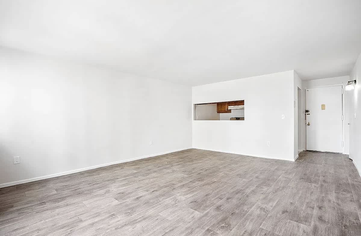 2554 12th St Apt 4C – photo 2