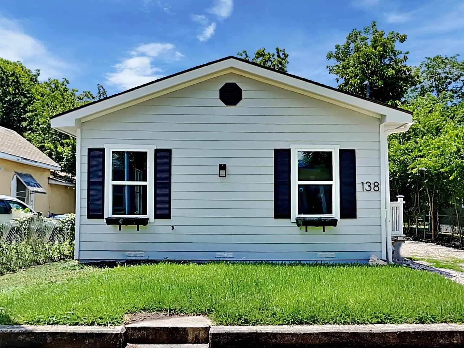 138 Hess Street – photo 1
