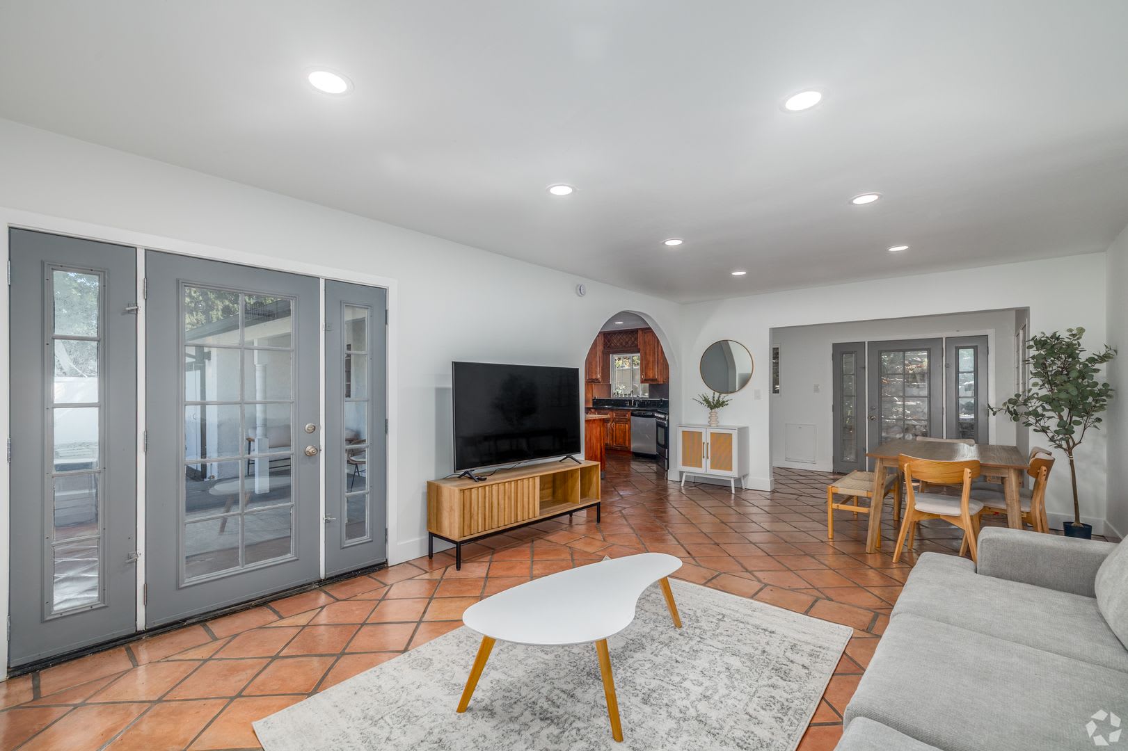 New Price 6 800 Month Furnished Shadow Hills Retreat With Utilities Included Exclusive Private Hill Access – photo 5