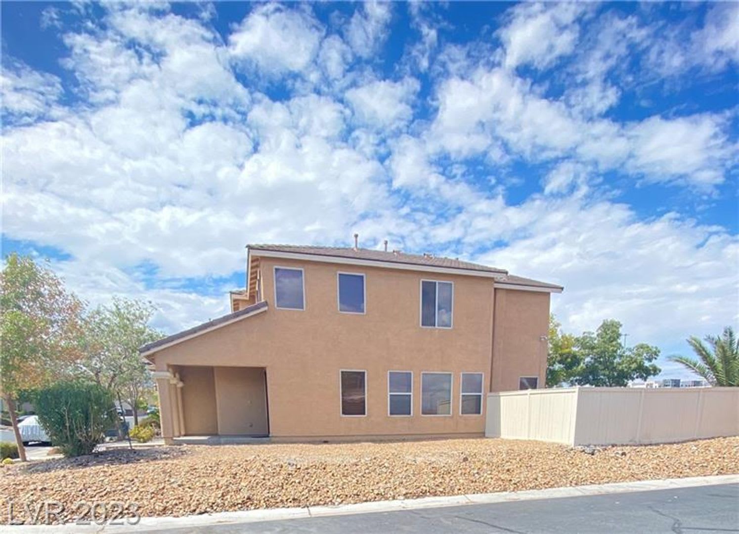 "Upgraded 3BR/2.5BA Corner-Lot Home w/ Loft – Quartz Throughout, Centennial Hills" – photo 5