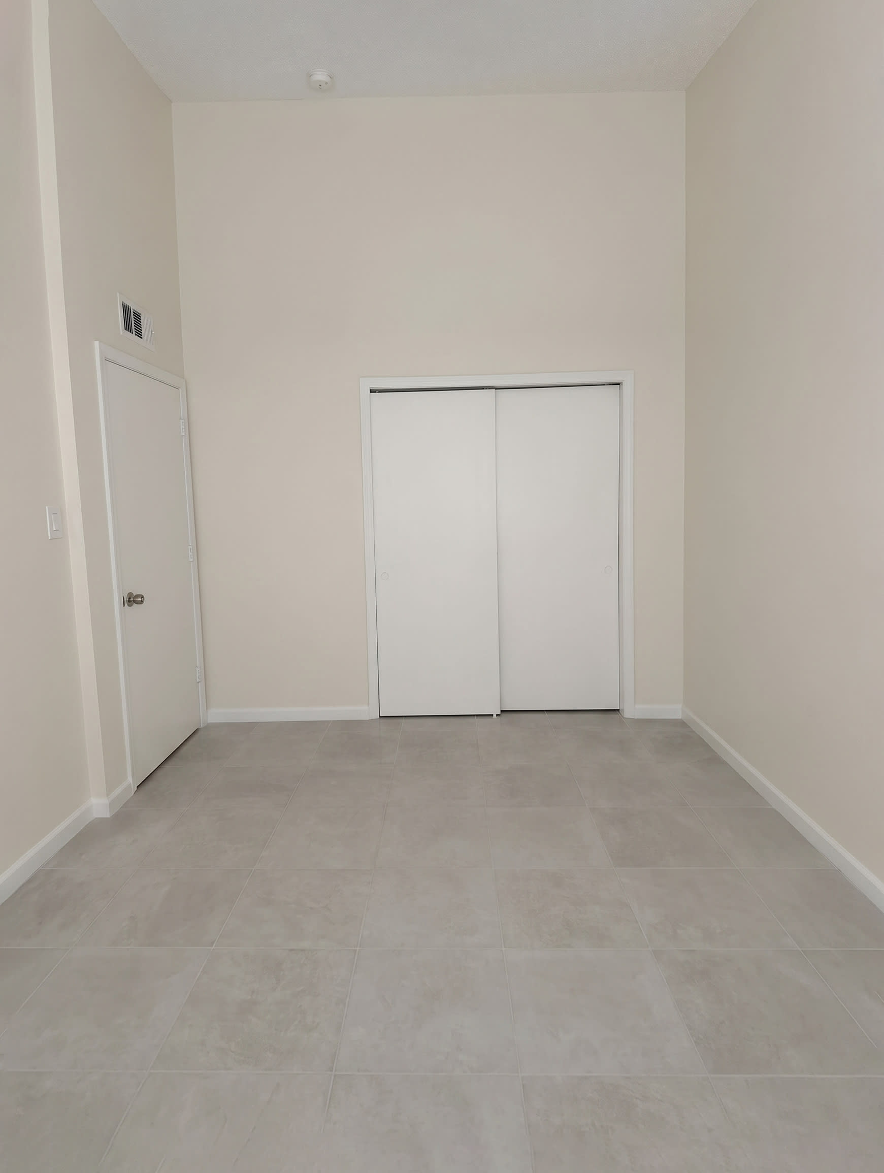 136 Hillview Avenue, Apt 1 – photo 5