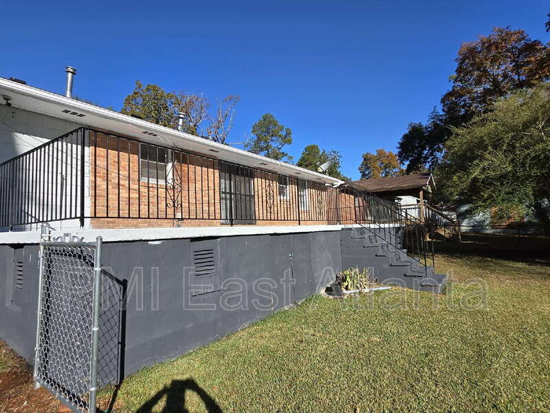 2332 Carey Drive Southeast – photo 2