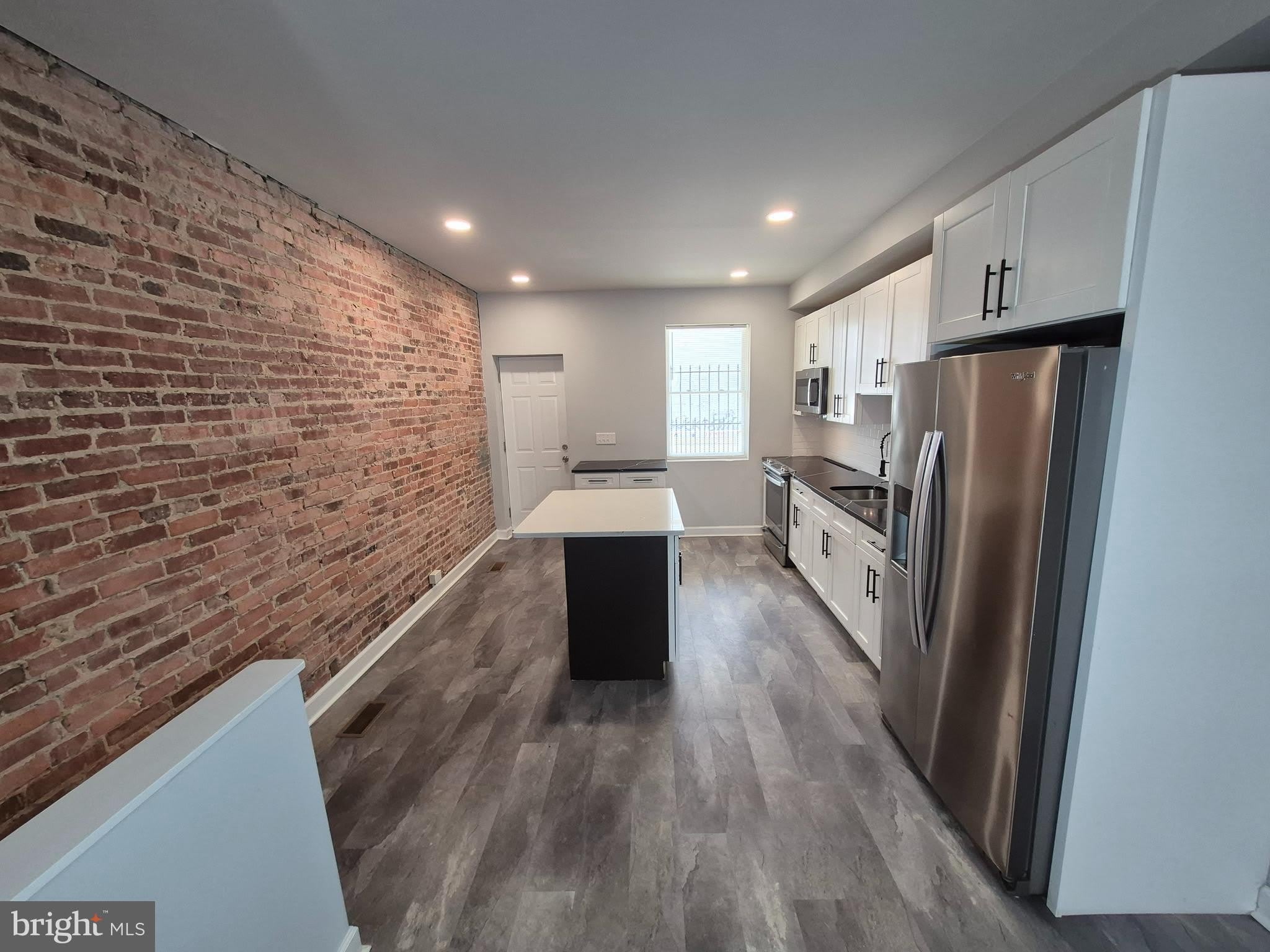 3103 E MONUMENT Street – photo 2