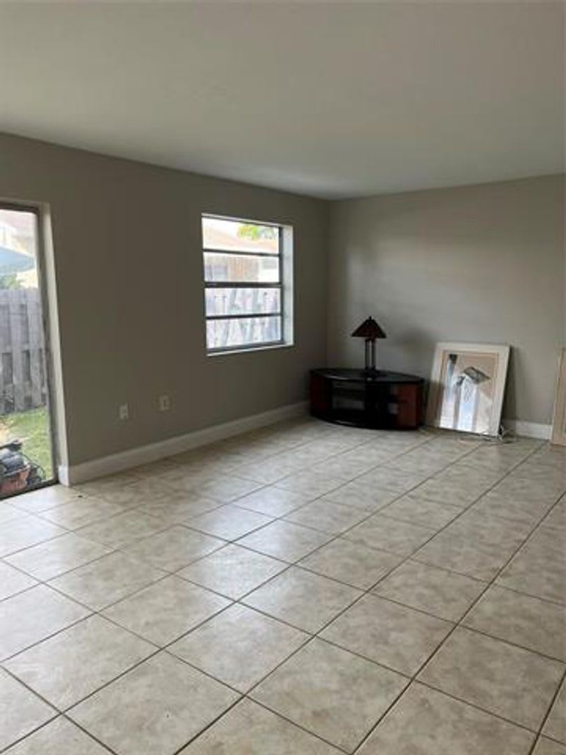 8265 NW 192nd Ter # 8265, Hialeah, FL 33015 – photo 5