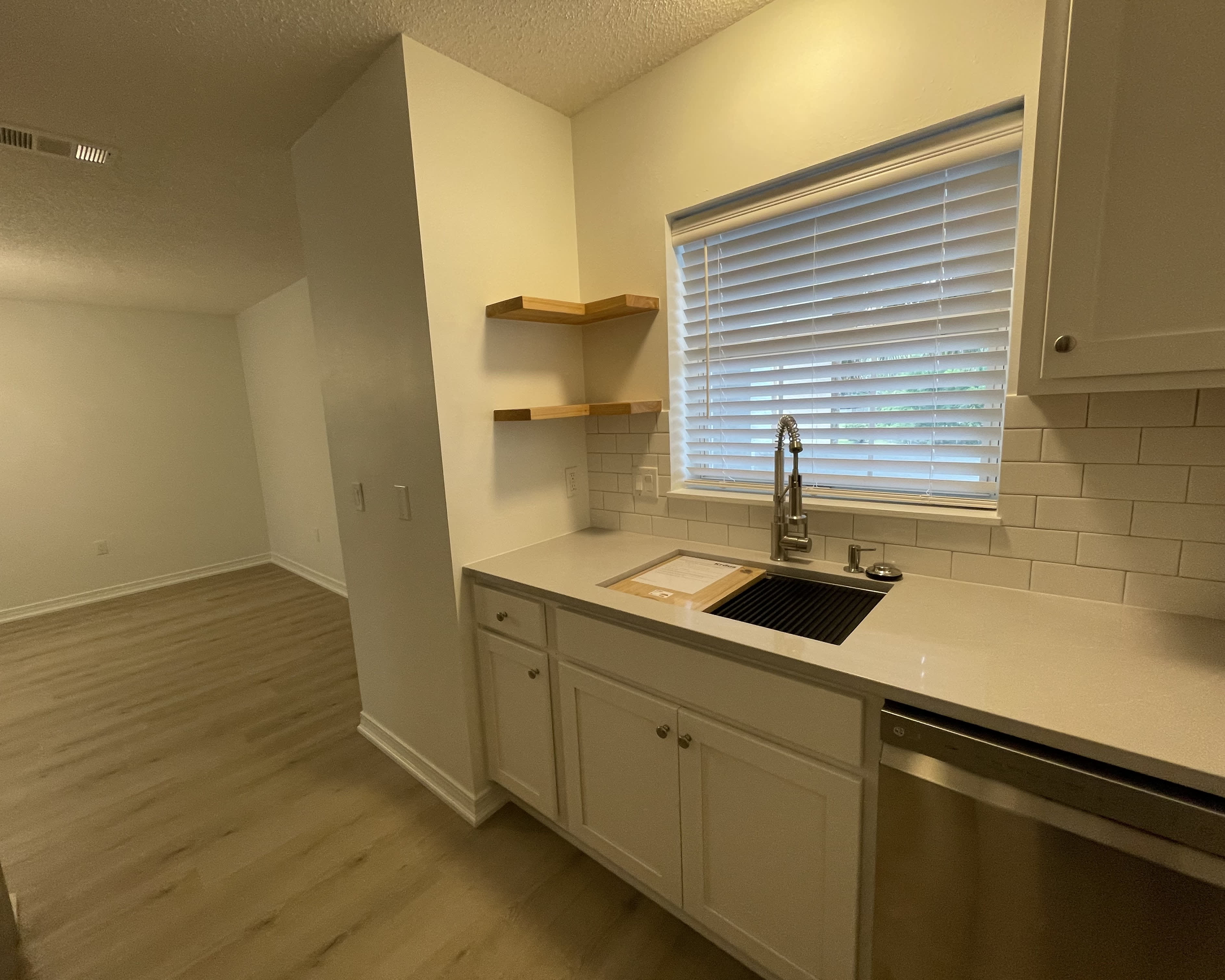 4270 Calinda Lane – photo 3