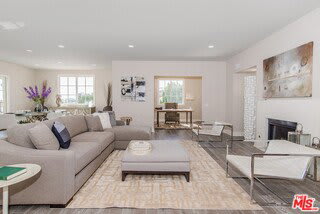 313 South Reeves Drive – photo 2