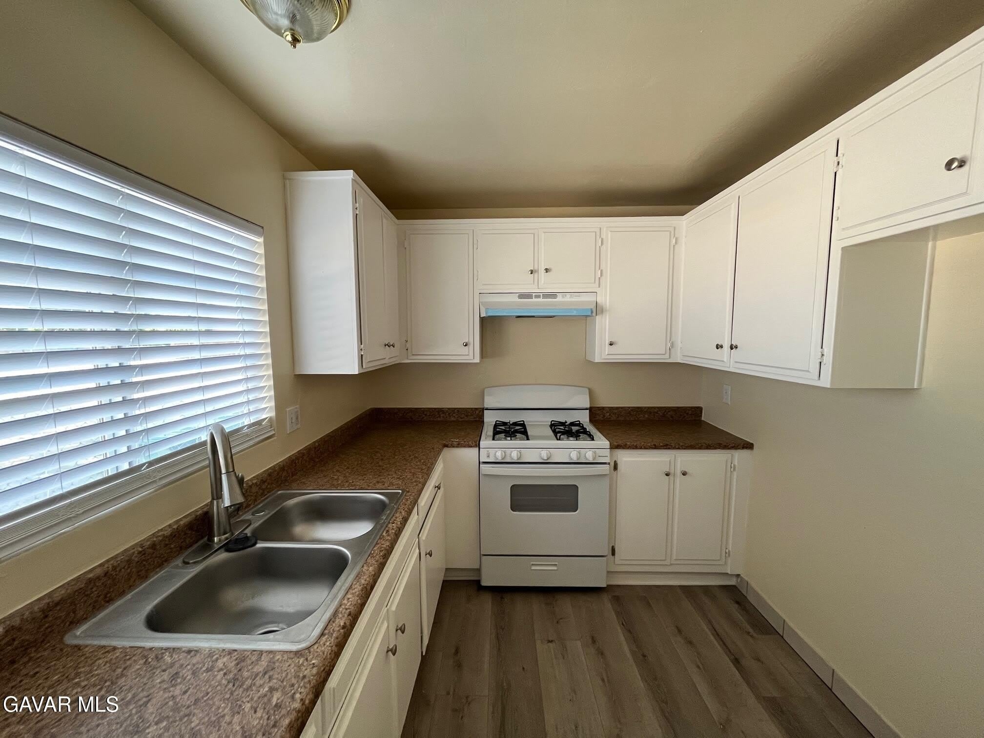 7819 Walpole Avenue – photo 4