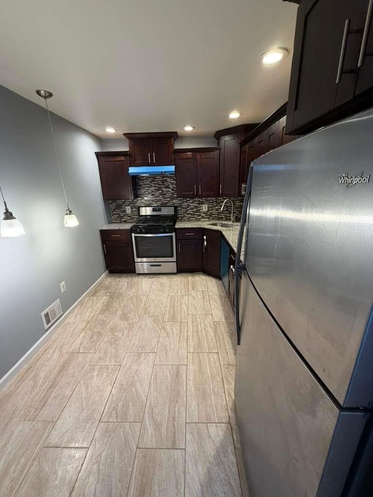 7 HOLLY ST – photo 2