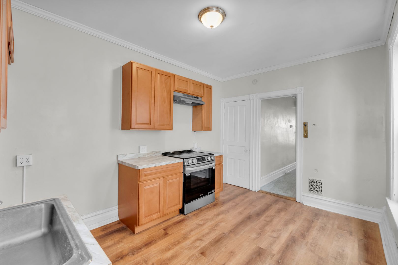 Welcome to 325 1/2 N Franklin Street! – photo 5