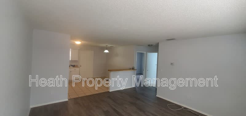 1066 Indiana Ave – photo 5