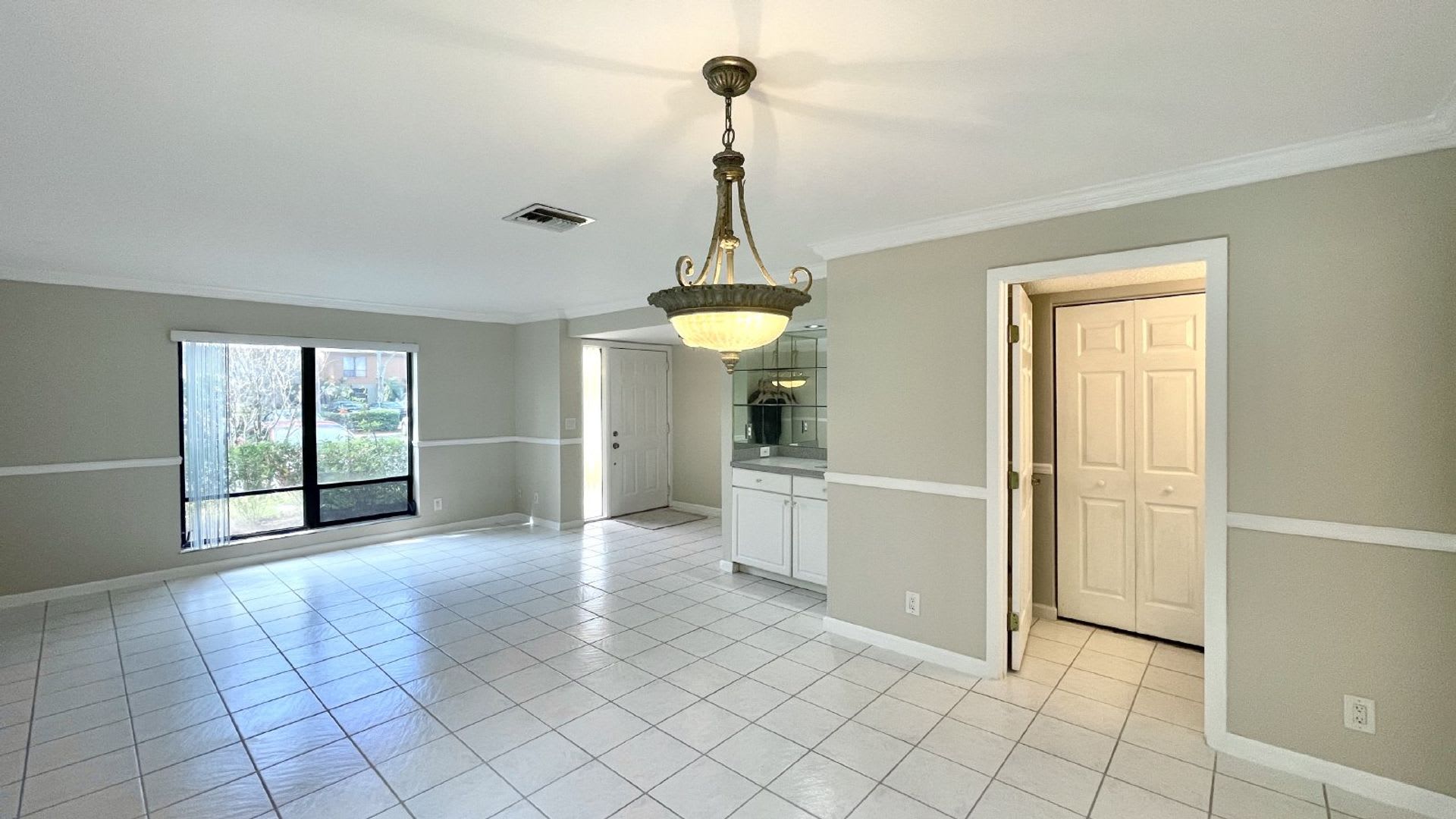 Spacious 2-Bedroom, 2.5-Bath Home with Elegant Hardwood & Tile Floors – photo 5