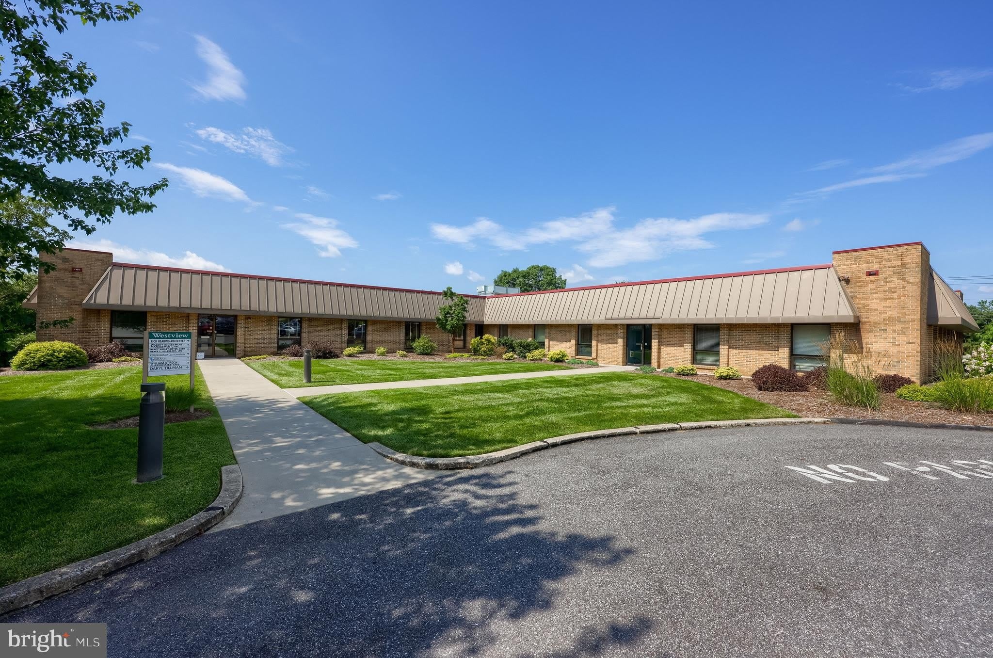 2650 WESTVIEW Drive – photo 1