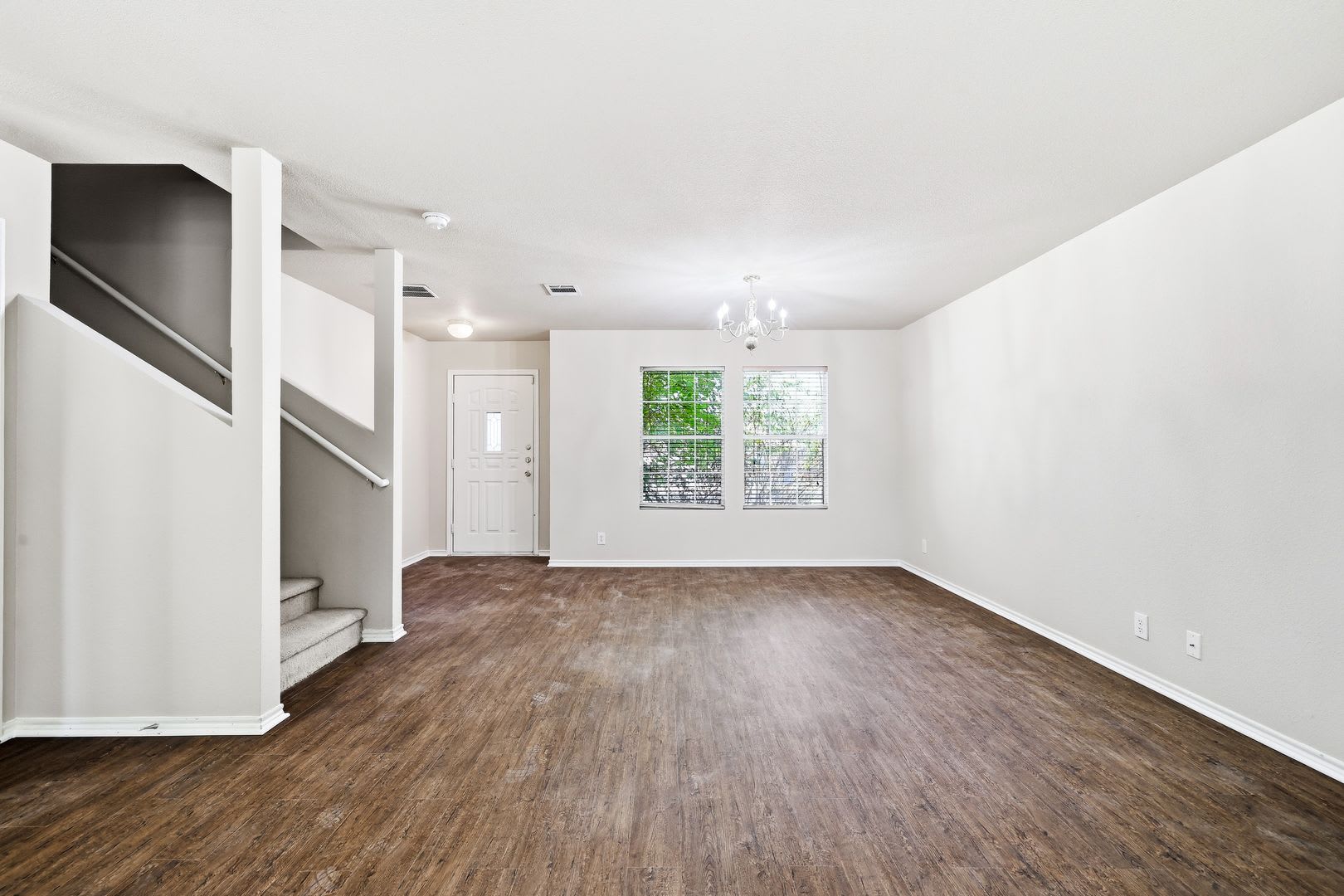 ***MOVE-IN SPECIAL: TWO WEEKS FREE***Two-Story Home in Vistas of Westcreek with HOA Amenities – photo 2