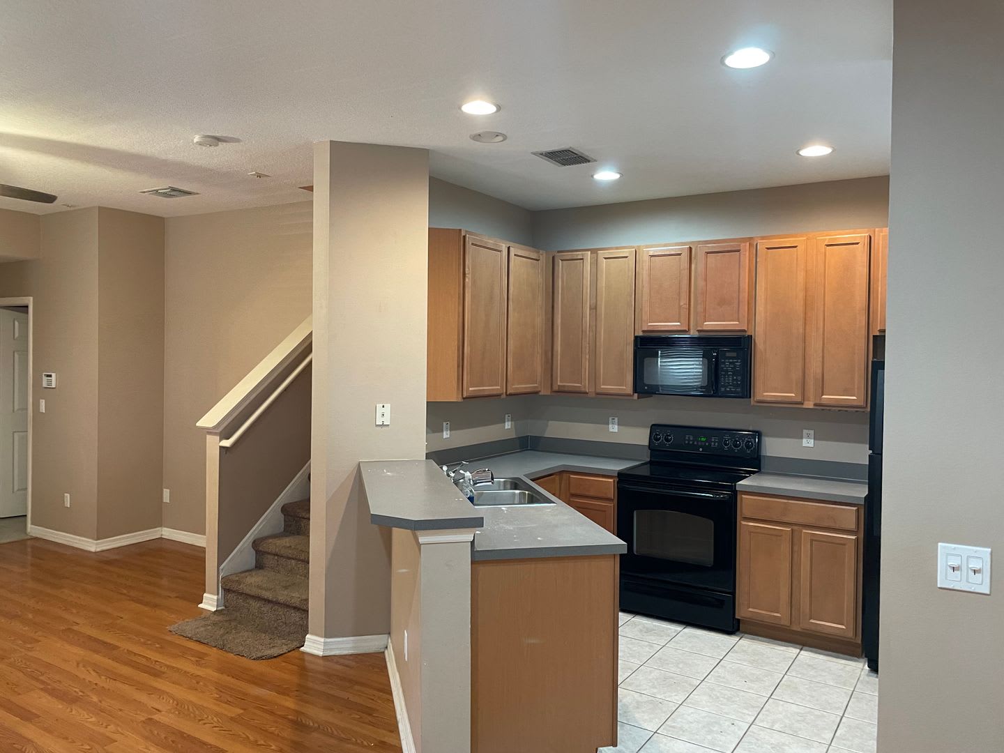 $2,000.00 3 BED / 2.5 BATH – photo 2